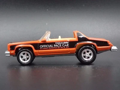 Modello Auto Diecast 1:64 1977 77 Olds Oldsmobile Delta 88 Indianapolis Pace Car - Immagine 1 di 4