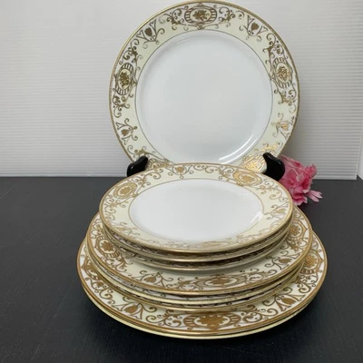 NORITAKE - Nippon Gold Encrusted Made in Japan Plates - No. 16034 - Set of 9 - Image 1 of 4