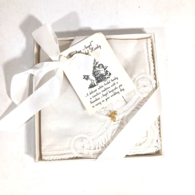 Pañuelo de encaje de lino blanco pañuelo para mujer boda ángel de la guarda alfiler caja de regalo Foto 1 de 4