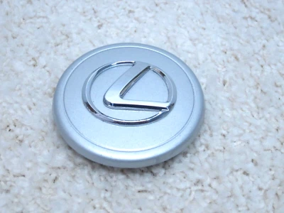 LEXUS GS300, GS400, GS430 OEM ALLOY WHEEL SILVER CENTER CAP 42603-30390 #A-4 - Image 1 of 2