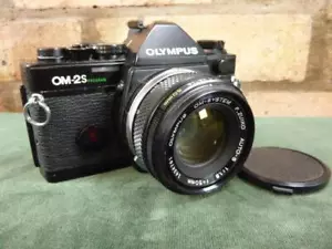 Una bonita cámara réflex vintage Olympus OM2s programa 35MM lente Zuiko 1:1.8 50 mm - Imagen 1 de 1