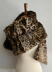 * WOW! LARGE VINTAGE GLAMOROUS SOFT PLUSH FAUX FUR LEOPARD PRINT WRAP * - Picture 1 of 3