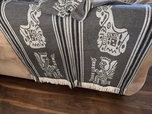 Alpaka Kapuzen Poncho Cape Wolle weich Inka Anden Handarbeit Peru Machu Picchu 2 - Bild 1 von 5