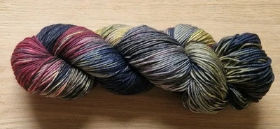 100 g handgefärbte 4-fach Sockenwolle, 75 % Wolle/25 % Polyacryl, weich - Bild 1 von 3