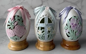 3 Enesco Joanna Hunot Frühlingseier Ausschnitt Blumen auf Holzsockeln 1990er - Bild 1 von 7