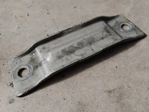 97-04 Corvette C5 05-13 C6 Front Leaf Spring Insulator Mount Retaining Bracket - Foto 1 di 2