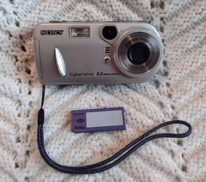 Sony Cybershot DSC-P72 3.2MP Silver 64MB Memory Stick Digital Camera Tested - Picture 1 of 8