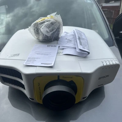 Epson 4K 3LCD EB-G7900U Beamer WLAN 7000 ANSI-Lumen Projektor H749B - Bild 1 von 4