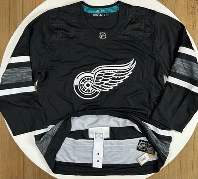 Camiseta de hóquei NHL Adidas Detroit Red Wings DZ7990 1388H masculina tamanho 60 preta NOVA - Imagem 1 de 4