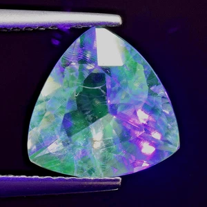 2,88 ct trilioni 10,5 mm opale ialite più raro al mondo cambia colore sotto luce UV - Foto 1 di 2