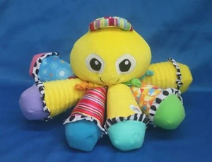 Juguete de desarrollo sensorial Octotunes musical 8 patas colorido chirrido pulpo lamaze - Imagen 1 de 7
