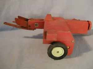 Vintage ERTL International Harvester Square Hay Baler 1/16 - Picture 1 of 13