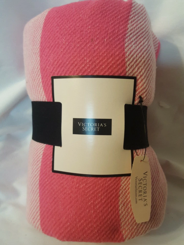 Limited Edition Victoria's Secret 2015 Pink Beach Blanket 50in X 60in