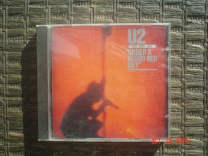 1983 U2 LIVE UNDER A BLOOD RED SKY CD WITH A 4 PG BOOKLET - NICE SHAPE - Bild 1 von 3