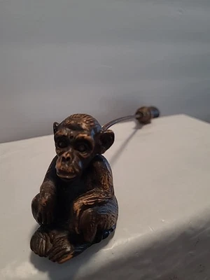 Vela de chimpanzé vintage chimpanzé/macaco de resina esculpida/madeira esculpida marrom - Imagem 1 de 4