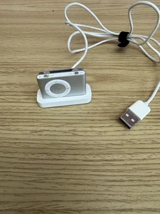 Apple iPod Shuffle 2a generazione 1GB A1204 SILVER usato funzionante - Foto 1 di 6