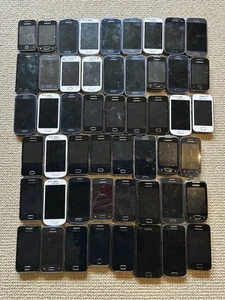 Job Lot Mix 51 x UNTESTED Mix of Power up Samsung S3/S4 Mini, Ace 3/4, S1/S2 - Afbeelding 1 van 5