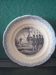 ASSIETTE FAIENCE H.B CHOISY LE ROI VIE MILITAIRE UNIFORME FUSILLADE - Picture 1 of 2