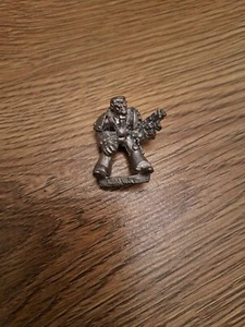 SPACE MARINE WARHAMMER 40K VINTAGE METAL FIGURE - Picture 1 of 1