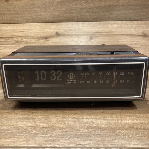 Vintage GE General Electric Flip Clock Radio Alarm Clock 7-4305F Wood Working Cover