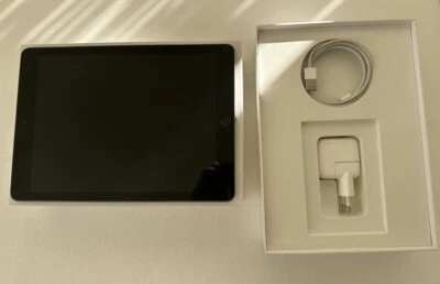 Apple iPad 6 Generazione 9.7" 128GB Wi-Fi Tablet - Grigio Siderale - Immagine 1 di 3