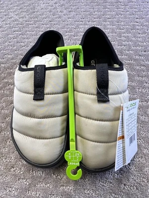 Zapatos Crocs Clásicos Puff Moc K Juveniles Talla 4 Beige Negro Sin Cordones Forrados de Vellón Foto 1 de 4