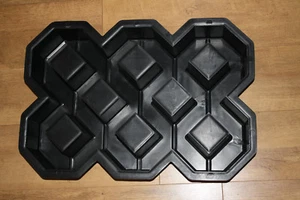 PLASTIC GARDEN MOULD CONCRETE PAVING PATH SLAB BRICK FLOOR PATIO DRIVEWAY New - Picture 1 of 12