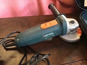 Black and decker angle grinder KG75 750w - Picture 1 of 4