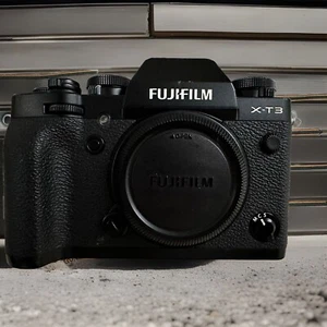 Fujifilm X-T3 Mirrorless 26.1MP Digital Camera Black Body only - Picture 1 of 5