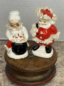 Vintage Napco Mr & Mrs Santa Claus Christmas Spaghetti Salt And Pepper Shakers - Picture 1 of 7
