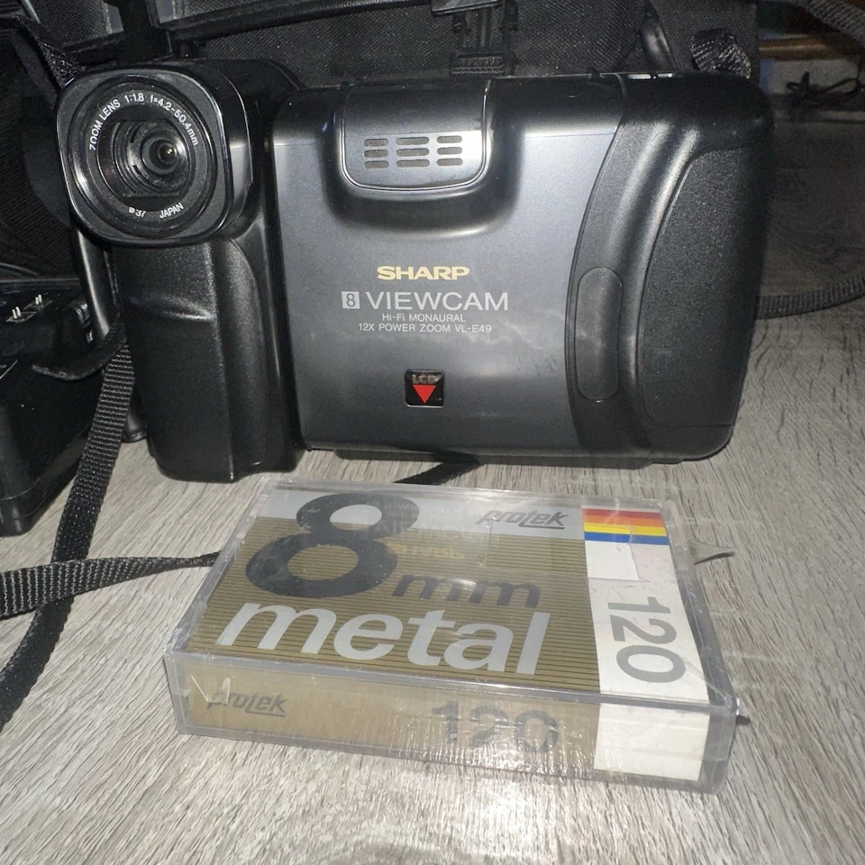 SHARP 8 VIEWCAM HI-FI MONAURAL 12X ZOOM MODEL VL-E49U CAMERA  Works No Battery - Image 1 of 4