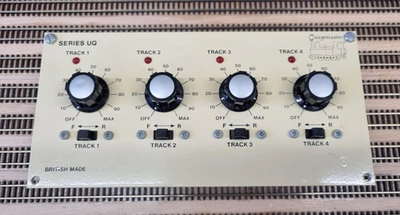 Gaugemaster Series UQ TRUE FOUR TRACK Analogue DC Controller - 16v AC to 12v DC - Image 1 of 3