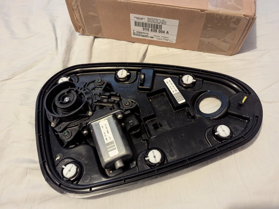 New Genuine Porsche Cayenne 18-21 Front RH Door Assist Motor 9Y0839004A - Image 1 of 1