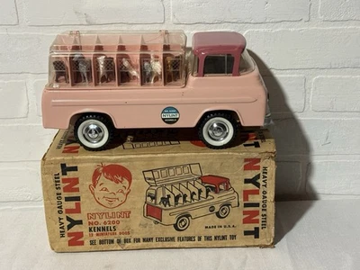 复古 Nylint 狗窝编号 6200 福特 Econoline 卡车粉色带狗原装盒 — 第 1/4 张图片
