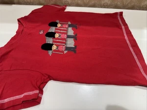Camiseta roja de los soldados británicos de Londres talla 2T del Museo Británico para niños pequeños - Imagen 1 de 4