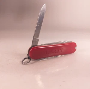 Victorinox Classic SD 58mm Taschenmesser rot DARBY Logo Old Shield - Bild 1 von 6