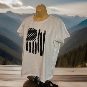 Complete Love T-shirt Women’s Size XL American Flag Artsy Short Sleeves Unworn - Picture 1 of 8