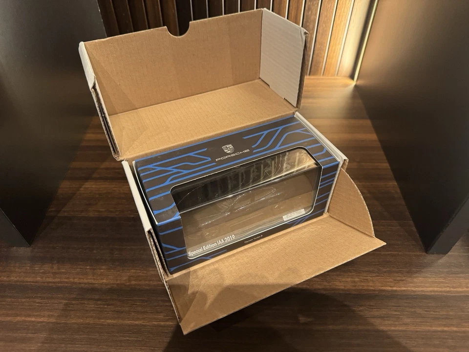 PORSCHE Taycan Turbo S IAA 2019 WAP0202890SGT3 - Immagine 1 di 4