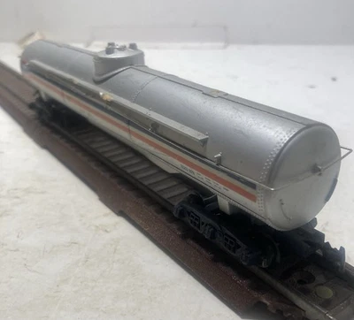 TYCO HO SCALE GULF 50 FOOT TRIPLE DOME TANK CAR OSKX 829 SILVER FOR REPAIR - Image 1 of 4