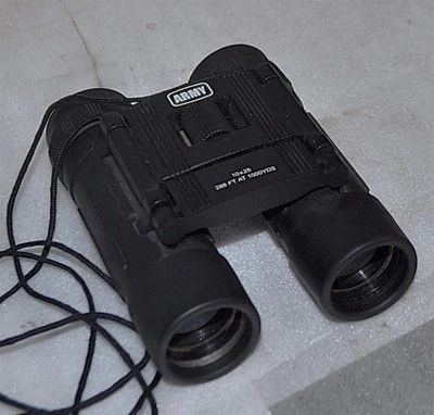 ARMY-NAVY BINOCULARS 10x25 IN LINE 286 FT/1000 YDS VERY GOOD CONDITION  - Image 1 of 4
