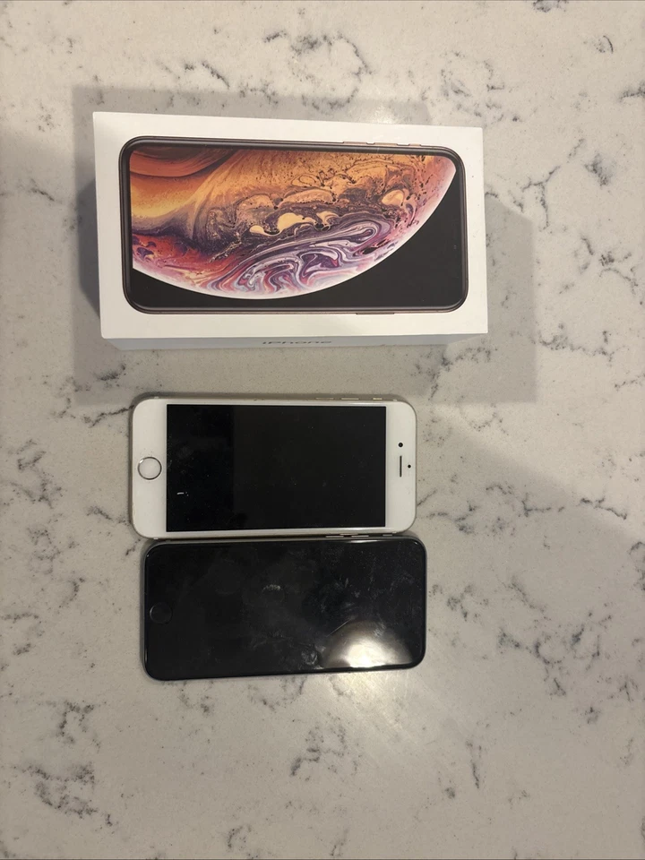 2 Older Model Apple iPhones As-Is - Image 1 of 2