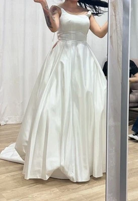 Brand New Unaltered Ed Young A Line Wedding Dress Size Small - Image 1 of 4