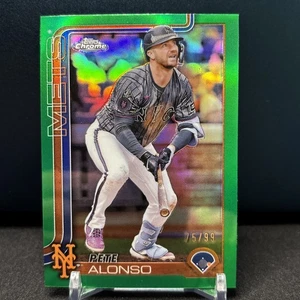 2025 Topps cromo - Pete Alonso #136 refractor verde/99 - Imagen 1 de 2
