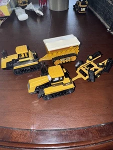 ERTL Caterpillar Challenger 65D w/Disc & VFS50 Spreader With Challenger 65 1:64 - Picture 1 of 9