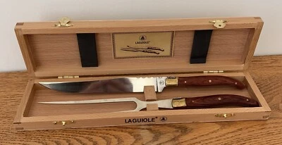 Juego de 2 cuchillos tenedores de abeja con detalle de madera de latón Laguiole L’Eclair 440 en caja Foto 1 de 4