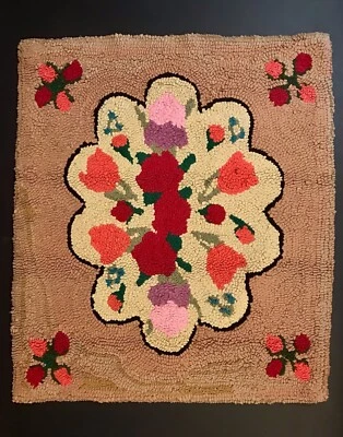 ALFOMBRA ANTIGUA ROSA Y VERDE ENGANCHADA, DISEÑO DE JARDÍN DE TABLERO DE AJEDREZ, ARPILLERA/LANA, C1920 Foto 1 de 4