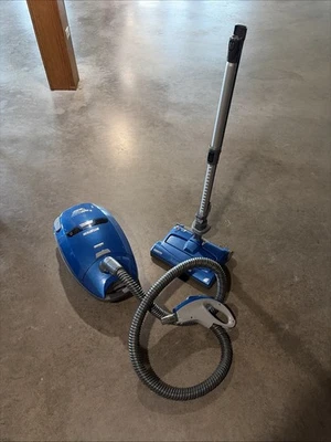 KENMORE INTUITION BOTE CROSSOVER ASPIRADORA AZUL MODELO 116 con accesorios Foto 1 de 4