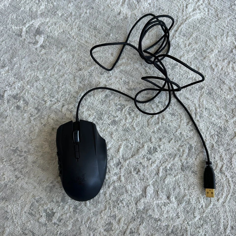 Razer Naga Epic Chroma MMO Wired Gaming Mouse Model RC30-012301  - Image 1 of 4