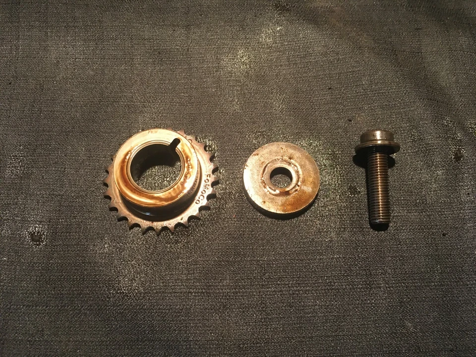 07-08 Ford Edge Cyclone DOHC 3.5L Rear Head Exhaust Camshaft Gear and bolt - Image 1 of 1