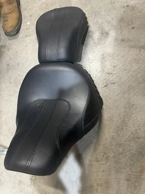 Harley 2018-2022 M8 Heritage Softail Classic negro asiento con tachuelas asiento Pillion Foto 1 de 4